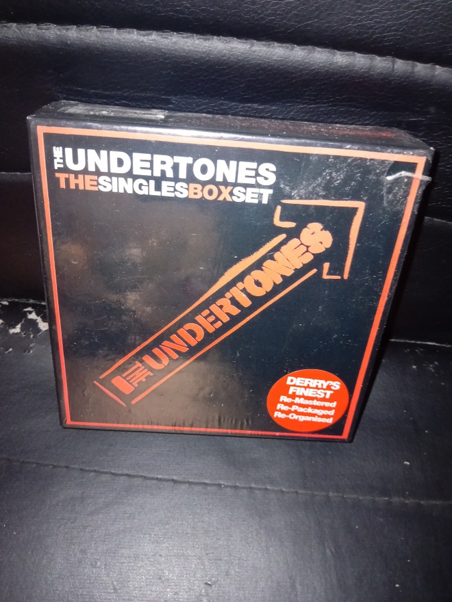 12 cd The Undertones The Singles Box Set ( UUSI ) SIS POSTIK