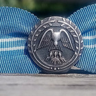 Hopeinen ja Numeroitu Mannerheim MLL merkki. Halkaisija - 19 - pikkukuva 2
