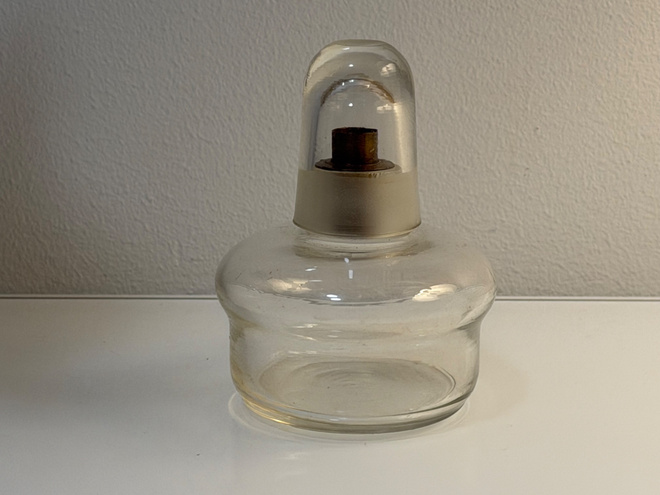 Kaunis pieni vintage-öljylamppu
