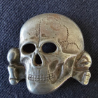 WW2 Saksa Waffen-SS lakkimerkki Totenkopf M1/24 - pikkukuva 1