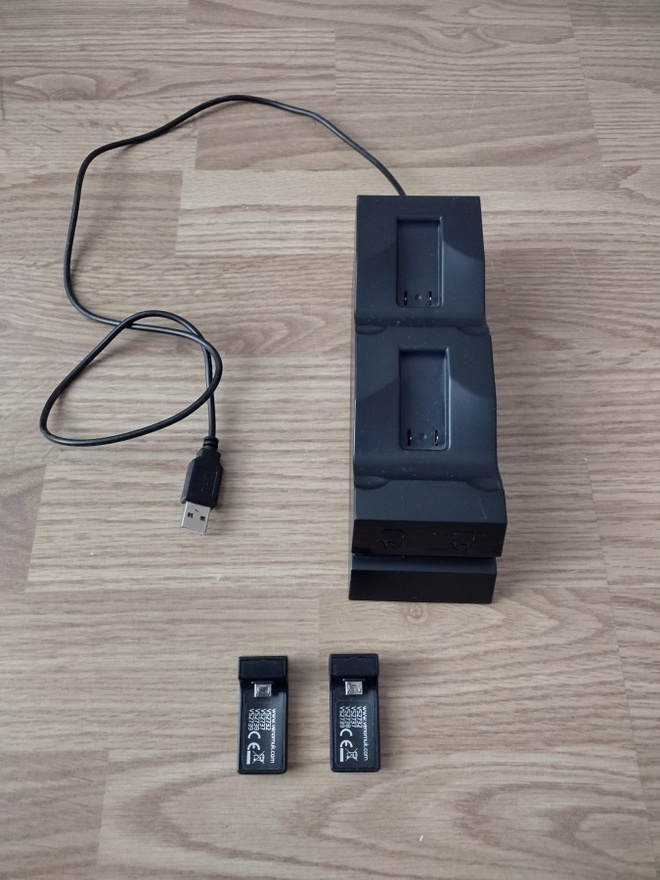 PlayStation PS4 ohjainten lataustelakka