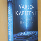 Alastair Reynolds : Varjokapteeni ( 1.p. 2019 ) - pikkukuva 1