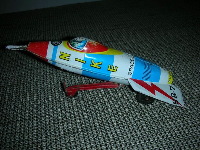 peltilelu space rocket Nike