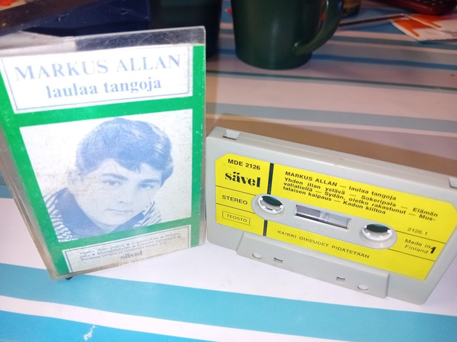 C-kasetti Markus Allan laulaa tangoja ( SIS POSTIKULU  )