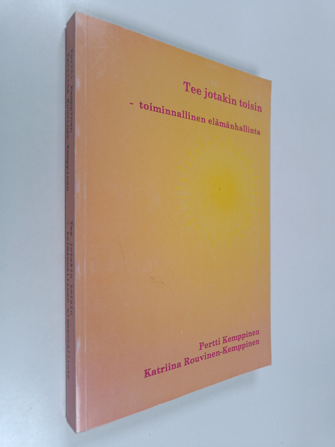 Pertti Kemppinen ym. : Tee jotakin toisin - toiminnalline...