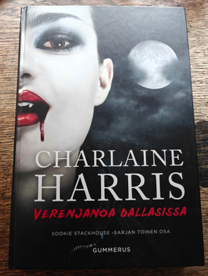 Charlaine Harris: Verenjanoa Dallasissa