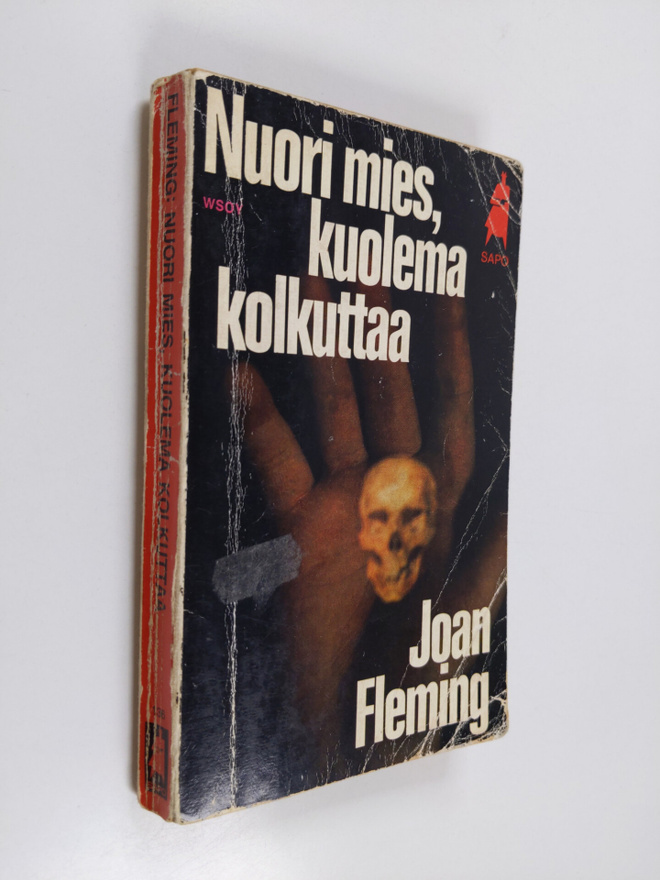 Joan Fleming : Nuori mies, kuolema kolkuttaa