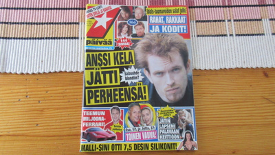 7 PÄIVÄÄ (Seiska) -lehti 42 / 2003.