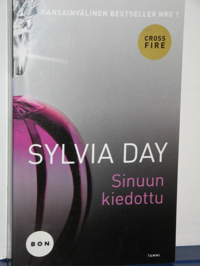 Sylvia Day : CROSSFIRE 3  Sinuun kiedottu