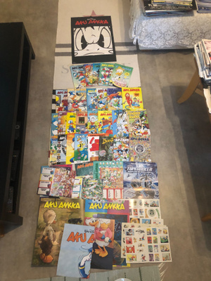Aku Ankka: liitteet, tarrat, julisteet jne. 50kpl.