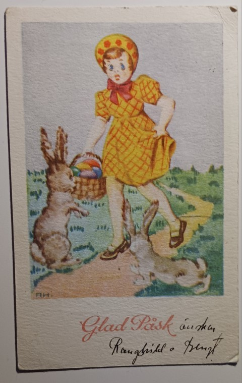 AH: Tyttö kantaa munakoria ja säikähtää pupuja, p. 1945
