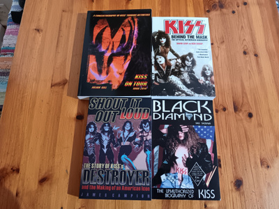 KISS -Kirjallisuutta 4 kpl paketti
