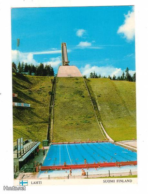 LAHTI: MAAUIMALA JA YKSI BETONIMÄKI (pystykuva)