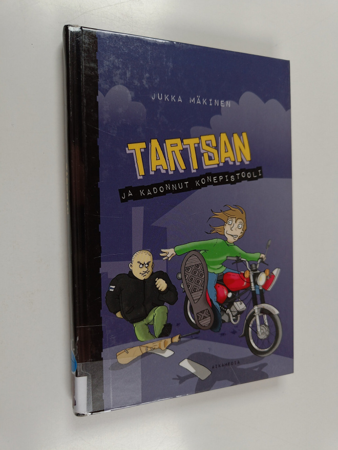 Jukka Mäkinen : Tartsan ja kadonnut konepistooli
