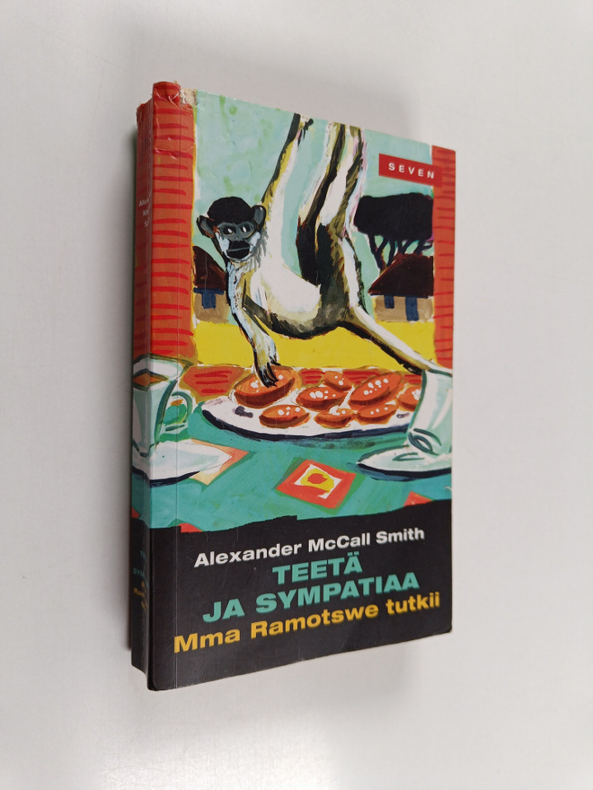 Alexander McCall Smith : Teetä ja sympatiaa