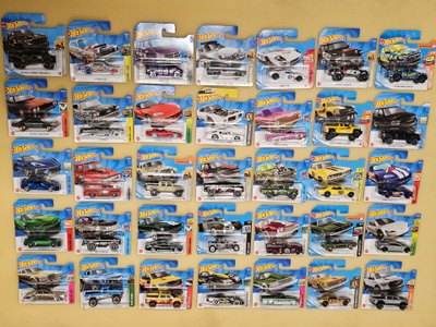 Hot Wheels autoja 35kpl