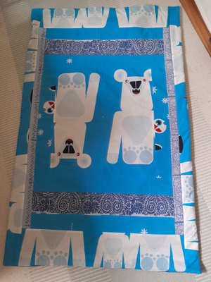 Marimekko kankaasta Jääkarhu pieni peitto