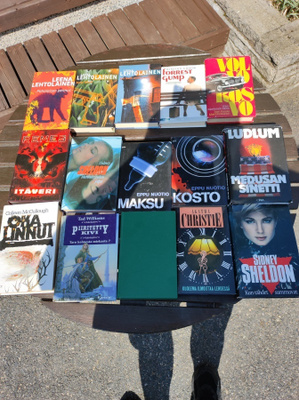 Läjä kirjoja