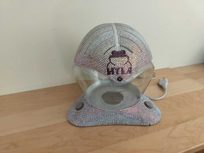 Aidoilla Swarovski -koruilla koristeltu HYLA ilmanraikastin