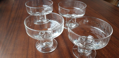 Heikki Orvola, Helmi jälkiruokakulho, Iittala 4 kpl