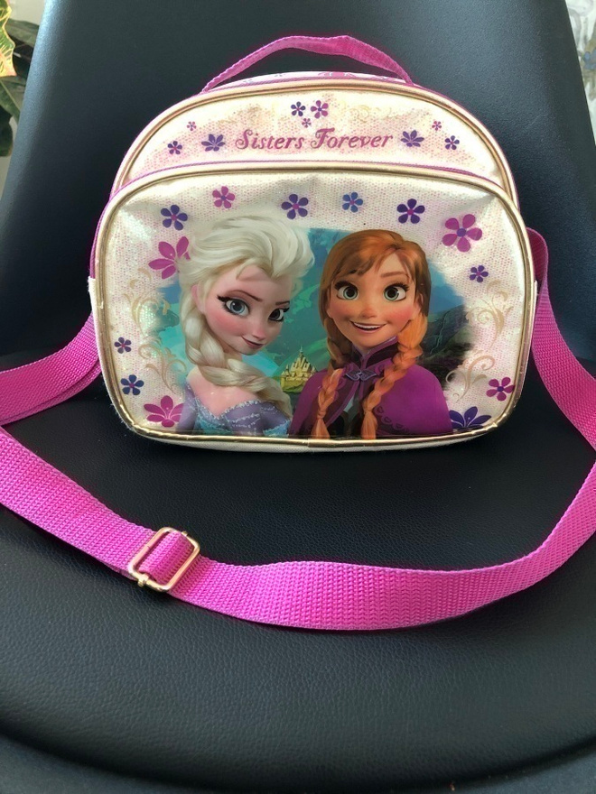 Frozen Anna ja Elsa laukku 23x14x20
