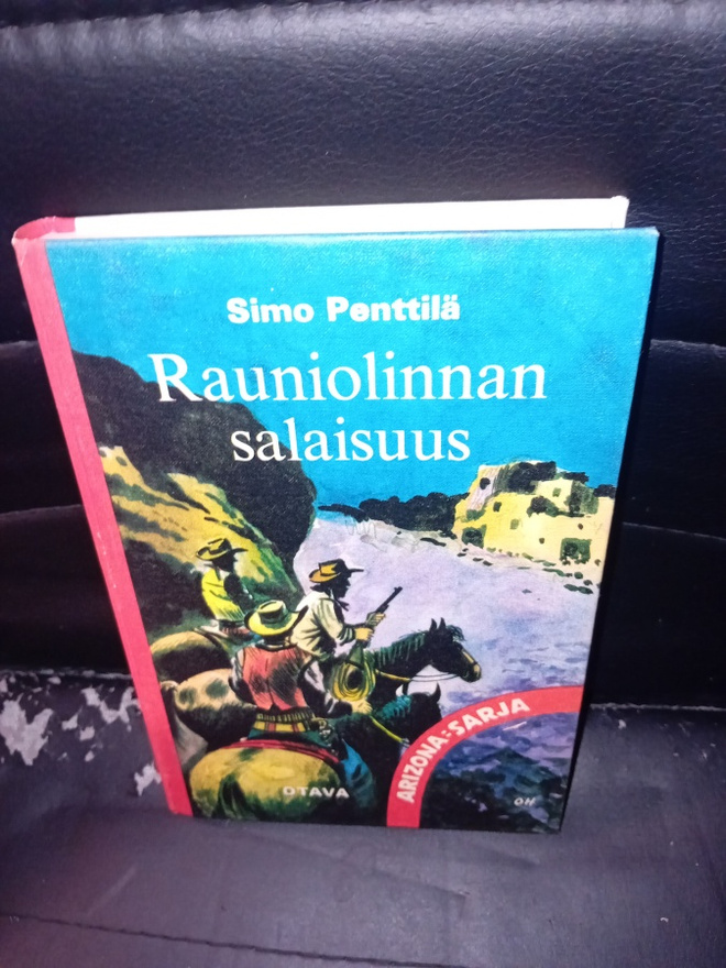 Simo Penttilä: Rauniolinnan salaisuus ( 2p. 1969 )