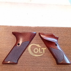 Colt Woodsman pienoispistoolin kahvalevyt - pikkukuva 1