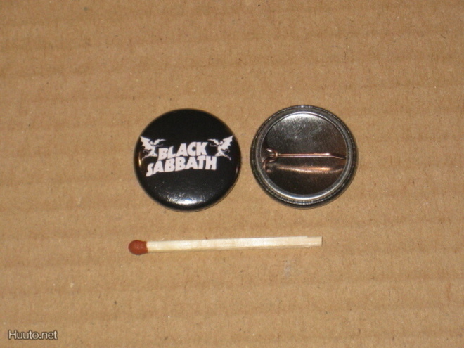 Black Sabbath rintanappi 1" d2