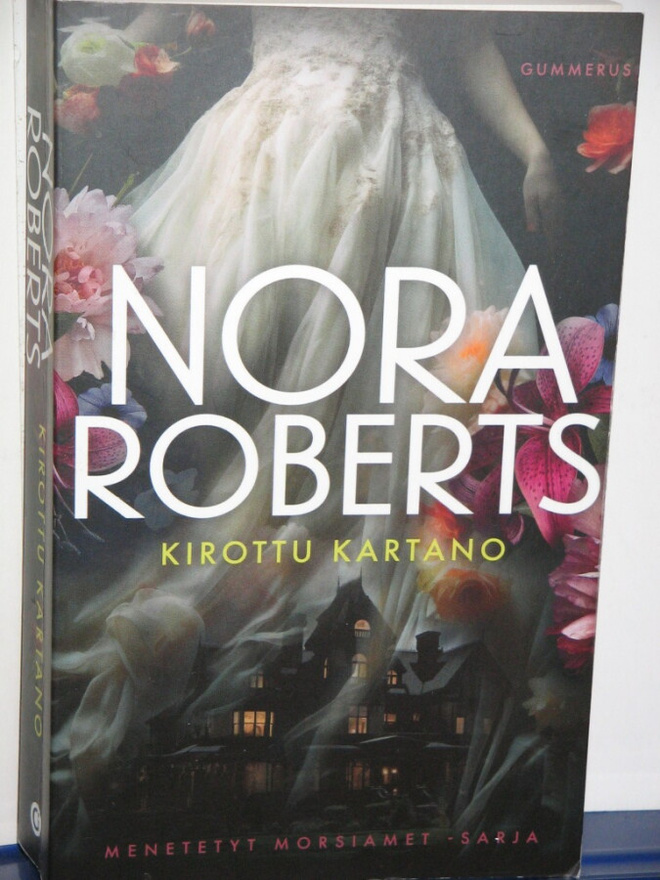 Nora Roberts : KIROTTU KARTANO