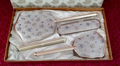 Vintage Harja ja peili setti. Made In England.