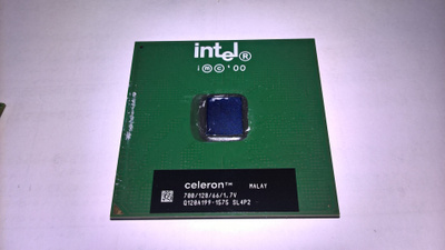 700MHz Celeron prosessori