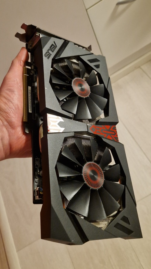 Asus Strix Radeon R9 285 OC
