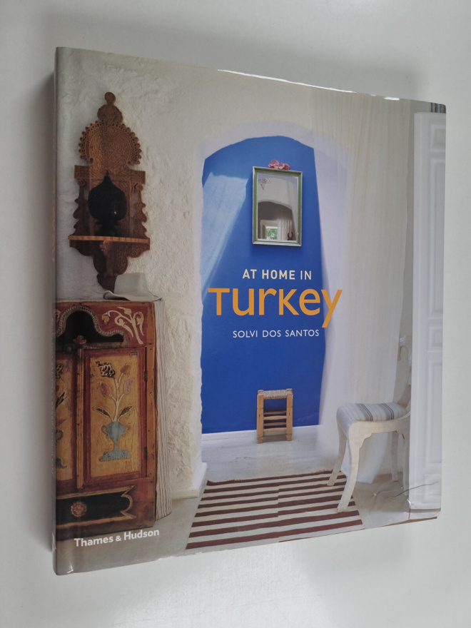 Solvi Dos Santos ym. : At Home in Turkey
