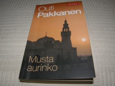 Outi Pakkanen Musta aurinko -pok