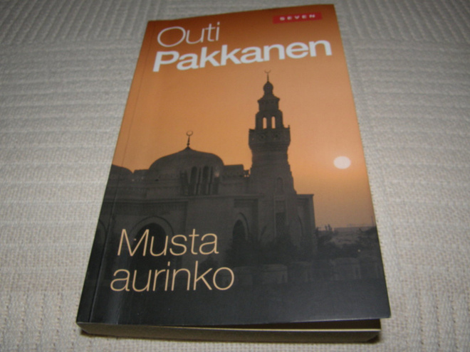Outi Pakkanen Musta aurinko   -pok
