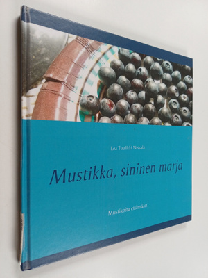 Lea Tuulikki Niskala : Mustikka, sininen marja : Mustikoi...