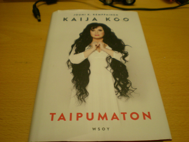 Jouni K. Kemppainen - Kaija Koo:  Taipumaton