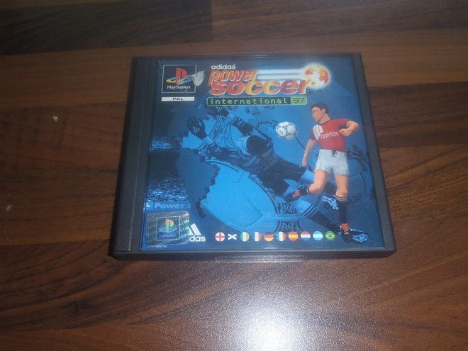 POWER SOCCER - PS1 peli ( Hyvä kunto )