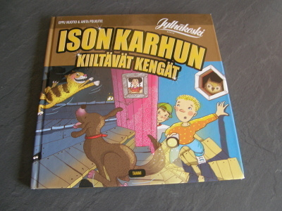 Nuotio - Polkutie Ison karhun kiiltävät kengät