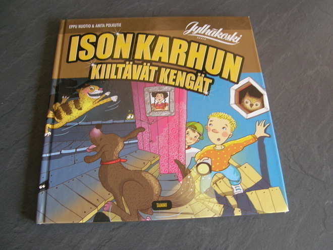 Nuotio - Polkutie Ison karhun kiiltävät kengät