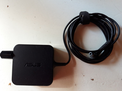 Kannettavan virtalähde, Asus