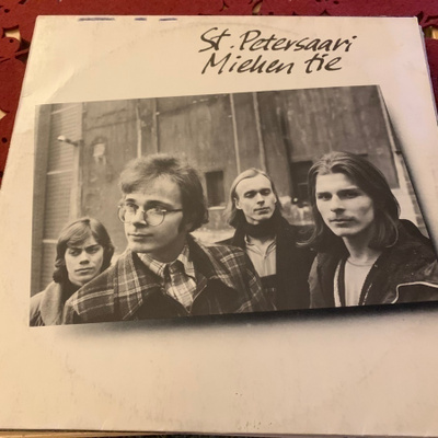 ST.PETERSAARI: Miehen tie *FIN 1979