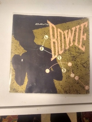 David Bowie: Let's dance 7"single Bowien nimmarilla!