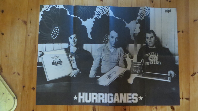 hurriganes juliste: Help lehti