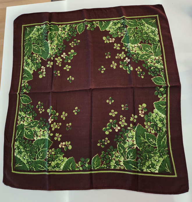 Vintage huivi ruskea/vihreä 68 cm x 68 cm