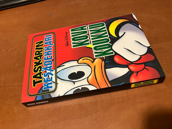 AKU ANKAN TASKUKIRJA KESÄDEKKARI KOVA KOUKKU HYVÄ