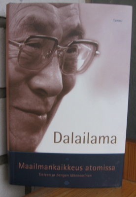 Dalailama: Maailmankaikkeus atomissa, Tammi 2006. 217 s.