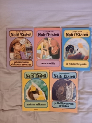 Carolyn Keene: Neiti etsivä (valikoima)