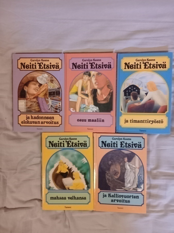 Carolyn Keene: Neiti etsivä (valikoima)