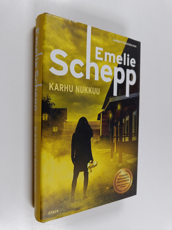 Emelie Schepp : Karhu nukkuu : Jännitysromaani